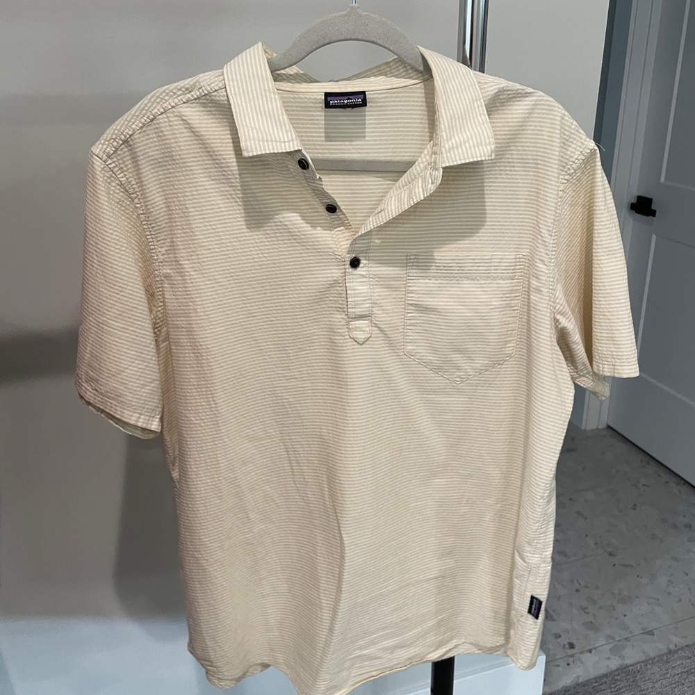 Patagonia short sleeve shirt - Size Large
